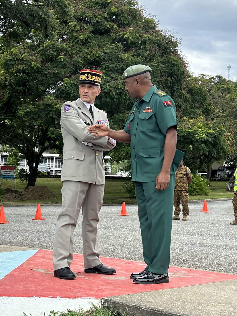 FranceinPNG's tweet image. What an honor to receive Brigadier General Yann Latil, military Commander of the French Armed Forces in #NewCaledonia @FANC_Officiel, in Port Moresby today.

Beautiful #PNGDF's guard of honor to start his three-day visit to Papua New Guinea.