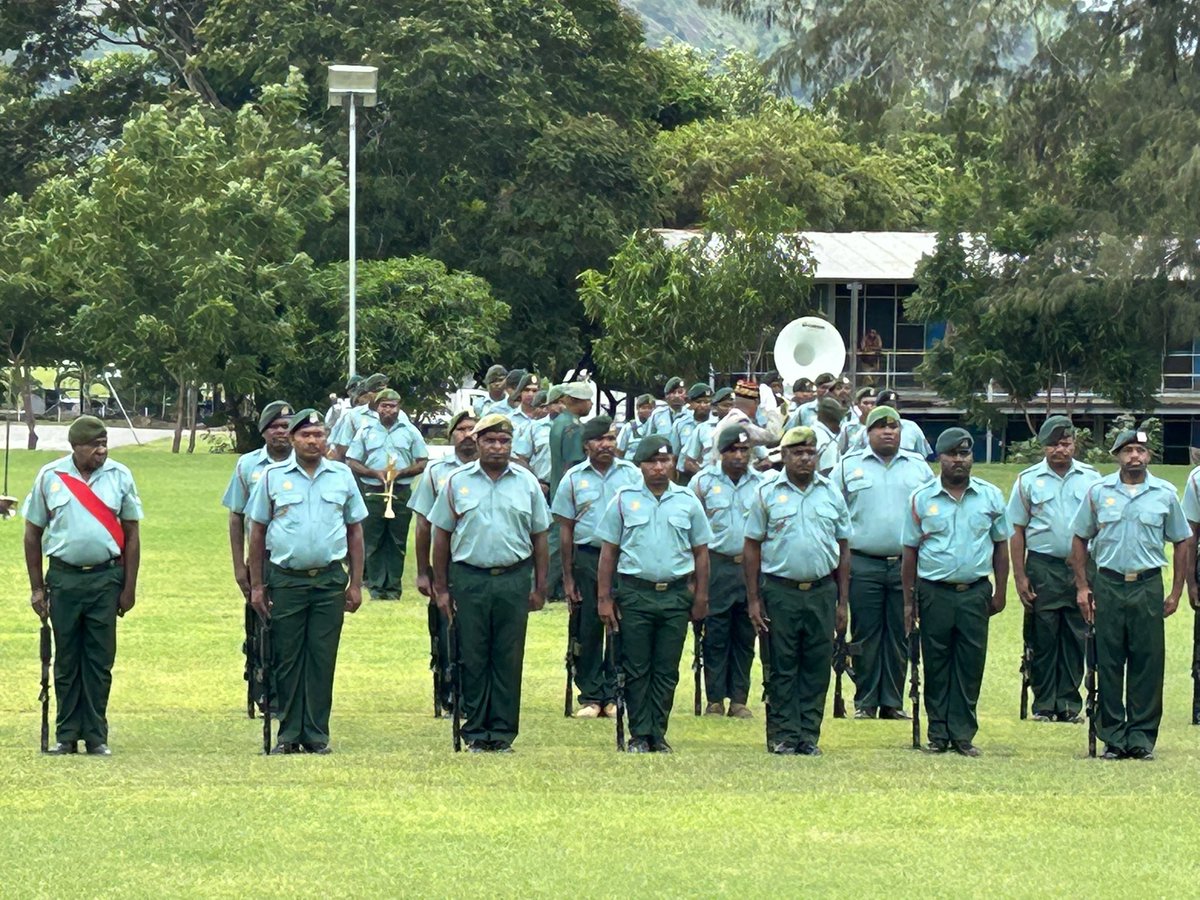 FranceinPNG's tweet image. What an honor to receive Brigadier General Yann Latil, military Commander of the French Armed Forces in #NewCaledonia @FANC_Officiel, in Port Moresby today.

Beautiful #PNGDF's guard of honor to start his three-day visit to Papua New Guinea.