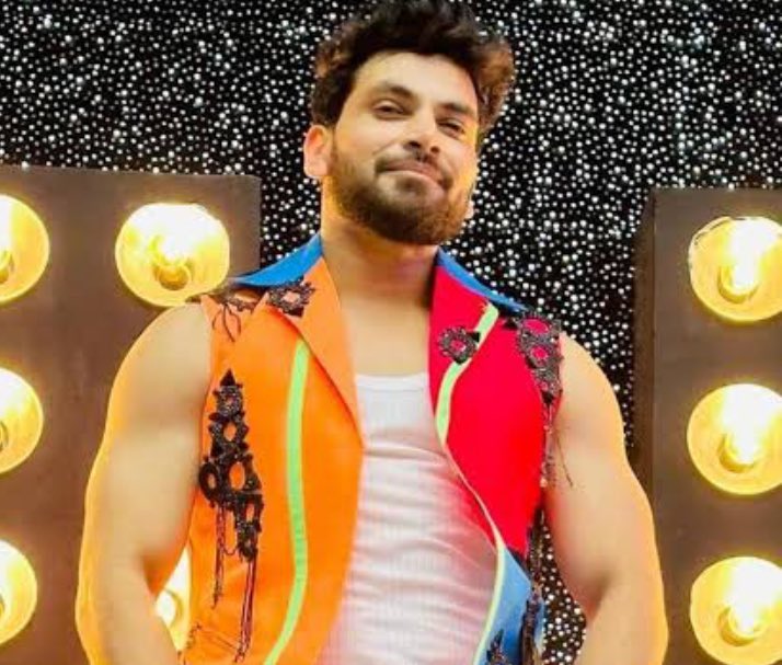 Who is going to win Jhalak Dikhhla Jaa ? 

#ShoaibIbrahim
Or
#ShivThakare

Retweet                                               Like