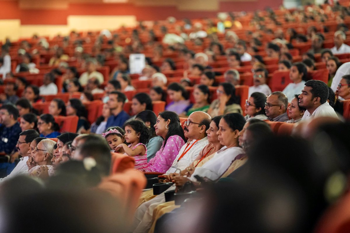 Gurudev's tweet image. Spirituality is essential. It is the joy and enthusiasm in our lives, the core reason behind everything we do. 

In a packed hall, thousands experienced meditation and Sudarshan Kriya as part of the ‘Happiness Mahotsav’ in Mangalore.