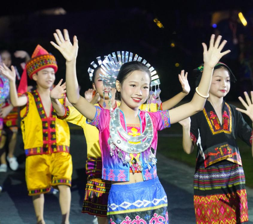 ContactHainan1's tweet photo. In 2024, the 60th anniversary of the establishment of diplomatic relations between #China and #France, #Hainan looks forward to strengthening cooperation with France to provide a more diverse and enriching travel experience for visitors from both sides. https://t.co/Wbz0f2ESBn
