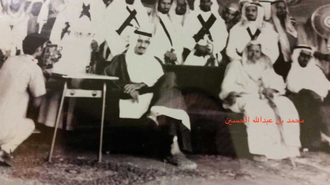 الشيخ / محمد بن عبدالله بن فهد بن حسين بن اسماعيل بن رميح  رحمه الله بجانب أمير الرياض ( الملك سلمان ) يحفظه الله في زيارة لرغبة سنة ١٣٩٢هـ .
