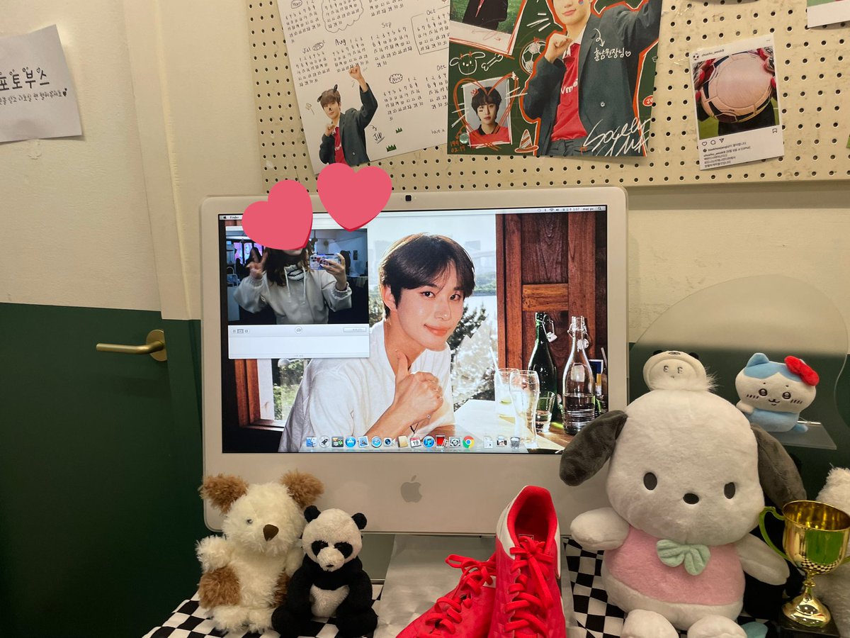 zen_ieee's tweet photo. 📍카페 위밋데얼

포토부스가 있어서 넘넘 조아뜸 
연력달력이 진짜 예쁘다🥹💕💕
아이맥 찍기 위시였는데 성공~! 

#정우의_26번째_골 
#김축구_축구교실_오픈 
#NCT127 #정우 #JUNGWOO https://t.co/PhnycQ130q