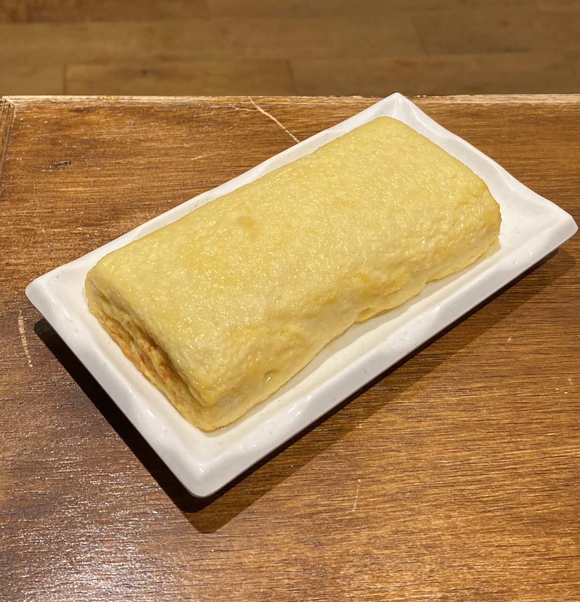 とりあえず定番でやってるお惣菜でも載せときますね。

だし巻き。

300円なんです。

#玉子3個使用