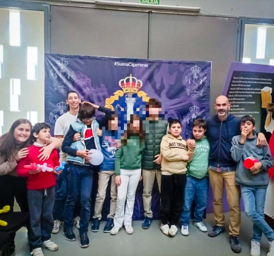 lascigarreras's tweet photo. Hace unos días nuestra sede fue el escenario de una de las actividades de la asociación Te-Naces. 

Una asociación sin ánimo de lucro, comprometida con el proyecto vital de personas con diversidad funcional.

¡Enhorabuena por la labor que hacéis! ☺️ https://t.co/o91GpSbKOd