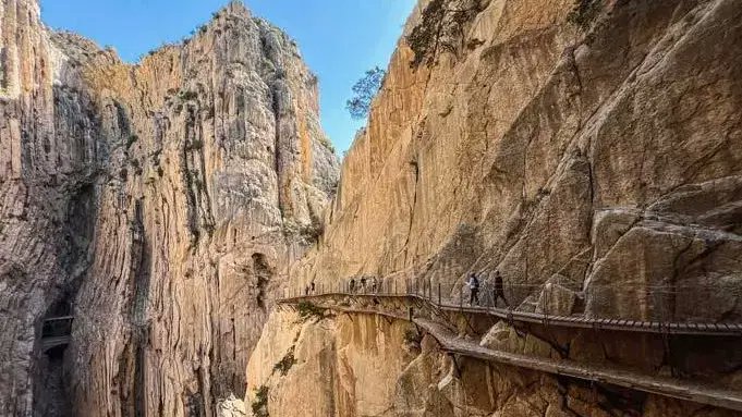 🏞️ Las 12 rutas de senderismo más sorprendentes de Andalucía.

➡️ Nuevo artículo colaborativo en el blog

t.ly/EC9i2

<a href="/viajaconmanuela/">viajandoconmanuela</a> <a href="/myworldoftravel/">Cristina Reina | My Little World of Travelling</a> <a href="/AndaluciaTB/">Andalucía Travel Bloggers</a> <a href="/SpainTravelB/">Spain Travel Bloggers</a>