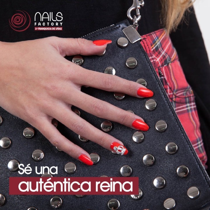 ¡Ven a @nailsfactory_villalba de #LosValles y conviértete en la reina que quieras ser!
#Villalla #ColladoVillalba