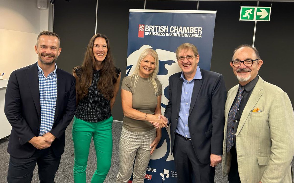 Celebrating 🇬🇧 + 🇿🇦 business collaboration with @Africadean and @biztradegovuk + thanks for your support @bevschafer & @HenleyAfrica - And I do always love a classic #capetown handshake pic !