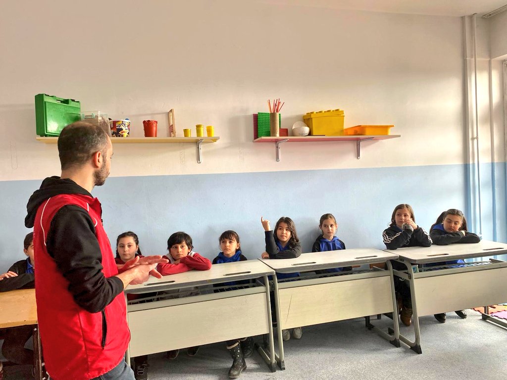 GSB_YahsihanGM's tweet photo. #DeneyapTeknolojiAtölyeleri  yeni yıldızlarını arıyor✨ 
Deneyap Projesi için okul tanıtımlarımız tüm hızıyla devam ediyor. 🕹🖥🚀🤖
Bugünkü durağımız Şehit Piyade Onbaşı Murat Sıtkı İlkokulu 
🗓️Son Başvuru Tarihi:⬇️
25 Şubat 2024 
Detaylı bilgi için: https://t.co/xmZFitdPLM https://t.co/HbqI5585T6