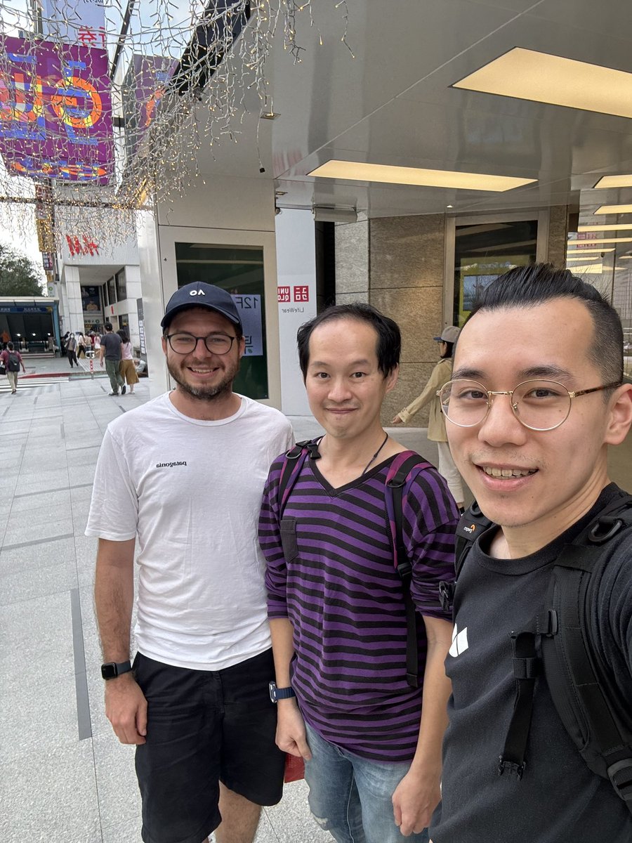 hsiangyuhu's tweet photo. Guess who's in town! 
React Native gathering in Taipei!

#reactnative https://t.co/sRApJTZimA