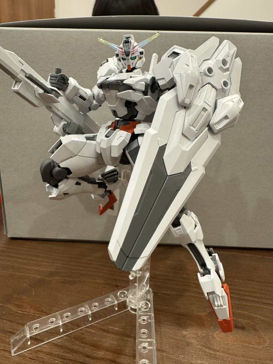 #白いプラモを貼ってみて