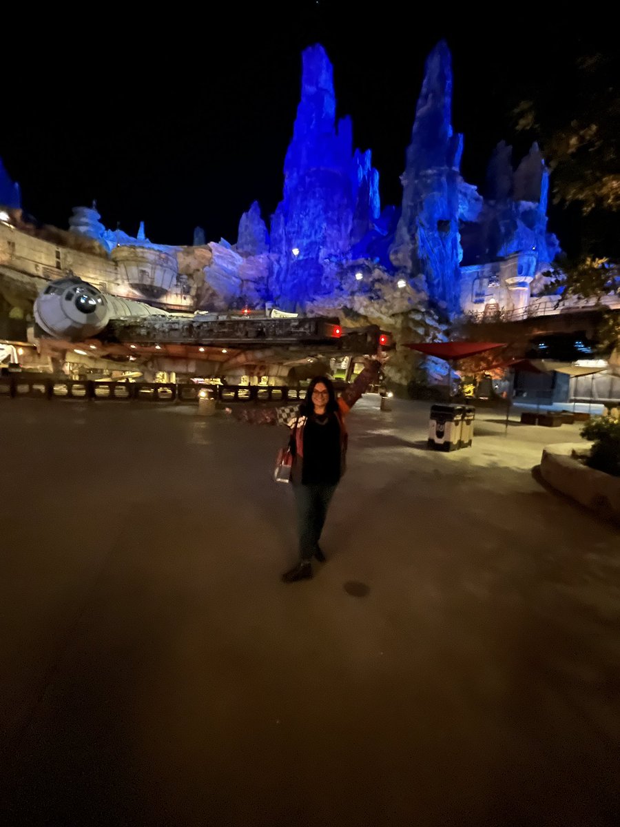Geeky_Waffle's tweet photo. We closed down Oga’s and we got to walk through an empty Batuu! https://t.co/WHCU1bxZ0z