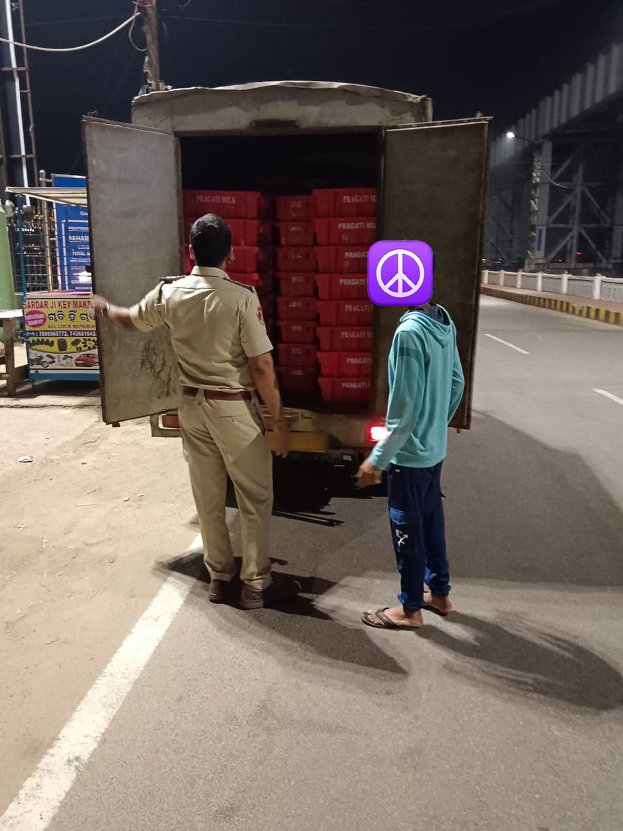 MV enforcement, night blocking &amp; checking of vehicles in Cuttack city is continuing. 

In last 24 hours 
- 429 e-challans has been issued.
- 147 vehicles has been checked.
- Fine to the tune of ₹ 487000/- has been imposed.
- 4 vehicles have been seized.
<a href="/cpbbsrctc/">COMMISSIONERATE POLICE</a> <a href="/odisha_police/">Odisha Police</a>