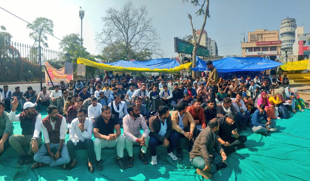 mb_barmer's tweet photo. लेवल प्रथम के पीड़ित बेरोजगारों के पक्ष में समय हो तो जरूर लिखें 🙏🙏🙏

#चयनितों_को_नियुक्ति_दो 
#यथास्थिति_बहाल_करो

#चयनितों_को_नियुक्ति_दो https://t.co/KcHgVxtym4
