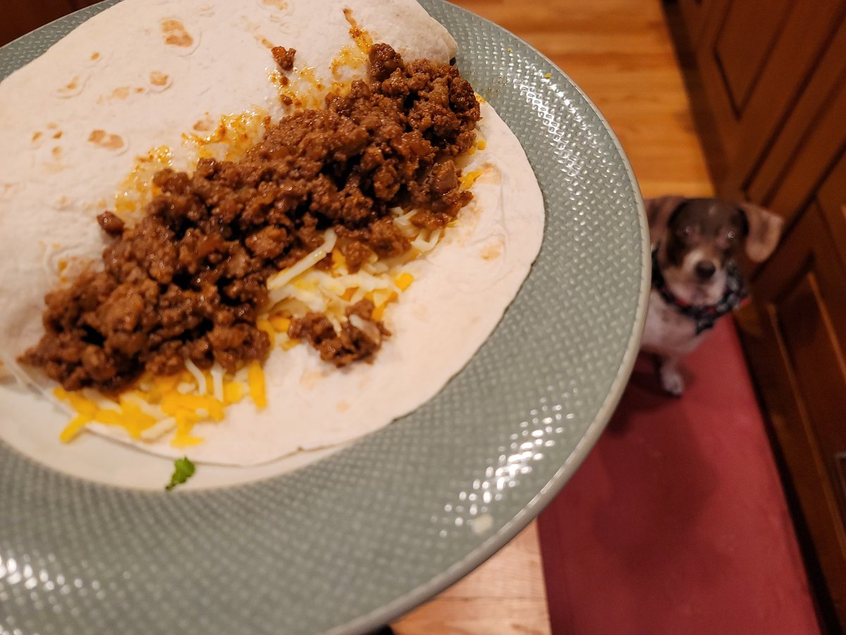 GoodOldAndy's tweet photo. It was taco night at the Shelton ranch. Here is a question for you...cheese under or cheese on top? Oh, to guac or not to guacamole?
#youcancook
#cookathome
#food
#foodie
#neyland https://t.co/fRMszCocg5
