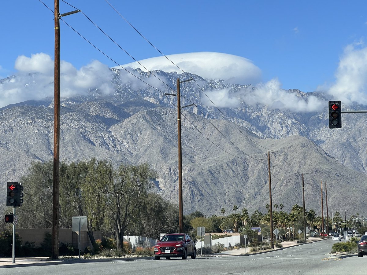 OK friends can anyone identify the type of cloud that was hovering above Mt San Jacinto at 10,000+ feet in California. It was flat on the top and shaped like a flying saucer. It was clinging to the summit for a long time #Cloud