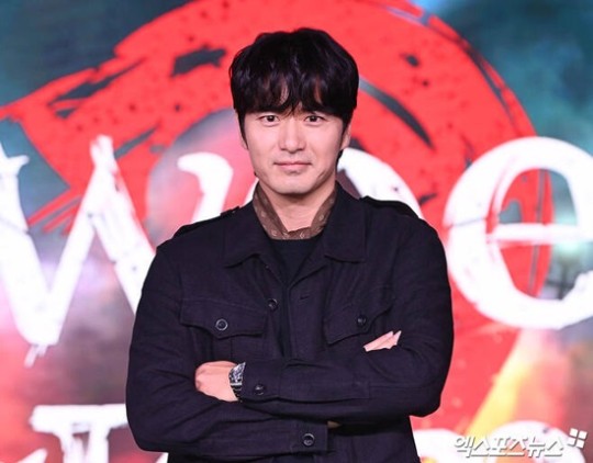 #LeeJinWook reportedly has been offered and cosidering to appear in new romance drama 'My Dear Harry'.

Previously, #ShinHaeSun was announce would appear as the female lead.

entertain.naver.com/now/read?oid=3…
#KoreanUpdates VF