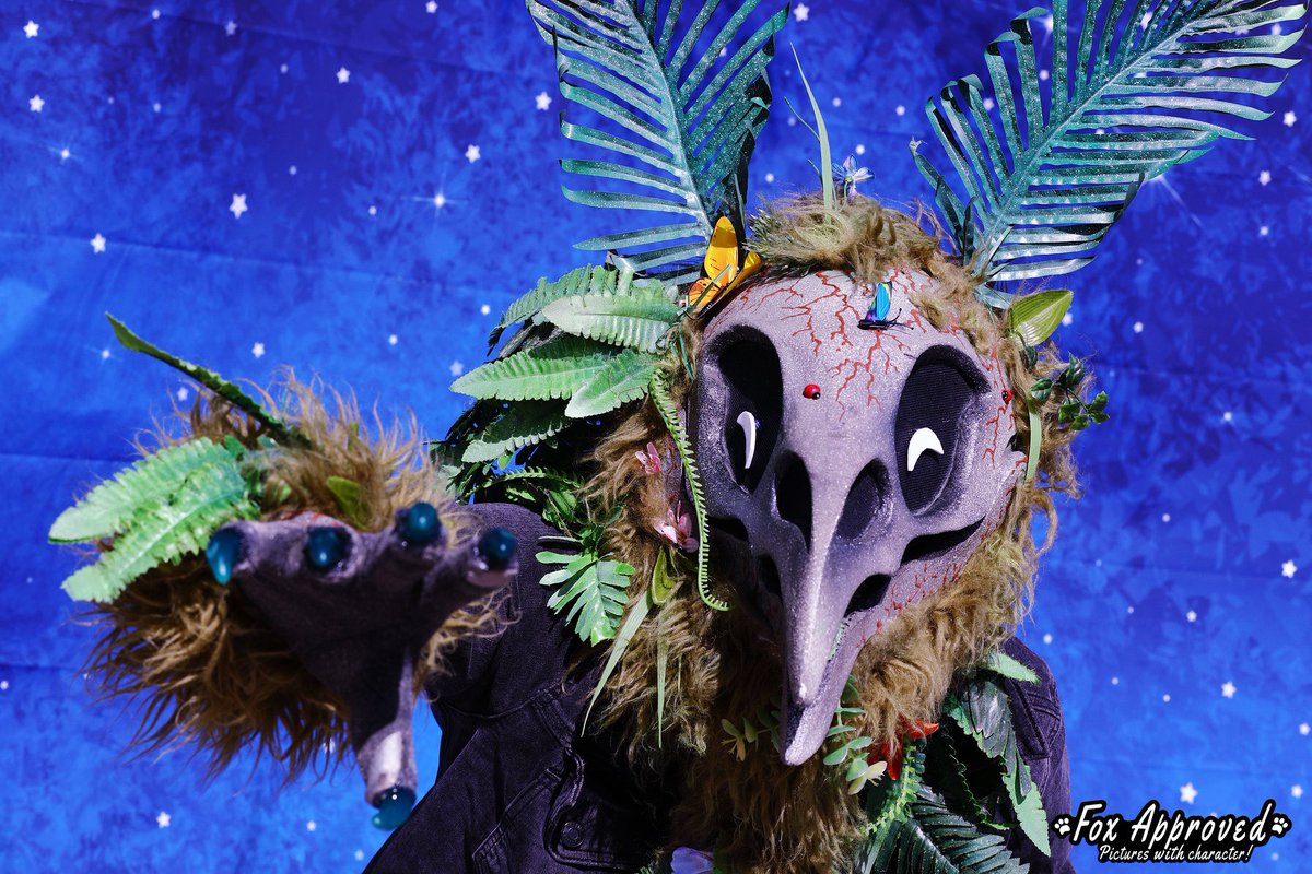 that_one_slice's tweet photo. izumi my new suit was furred by @TheBeastcub and the base was made by @PuzzledJayPros i absolutely adore this suit and so much passionate work went into him im very happy to own such a gorgeous and unique suit!
#fursuiter #fursuiter #skullbird https://t.co/Zq1YiIpmpR