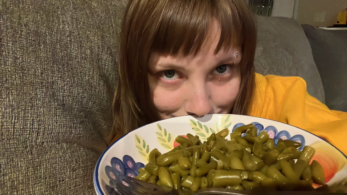 teenynymph's tweet photo. Cold beans https://t.co/DyYIN47kLj