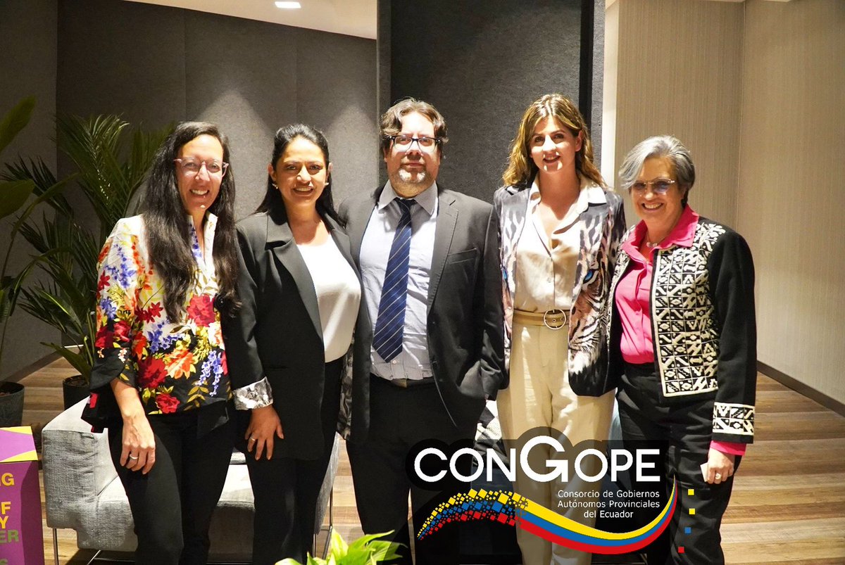 congope_ec's tweet photo. 🌟 Nuestra Presidenta @PaolaPabonC se reunió con @mauriciozuninoc de Uruguay 🇺🇾 para dialogar sobre la invitación a la Feria de Inversiones en Ecuador. Juntos construimos un camino hacia el progreso económico. #InversionesEcuador #CongopeTeImpulsa 
#UCGLMeets 🌎💼 https://t.co/iH1d7wDvdo
