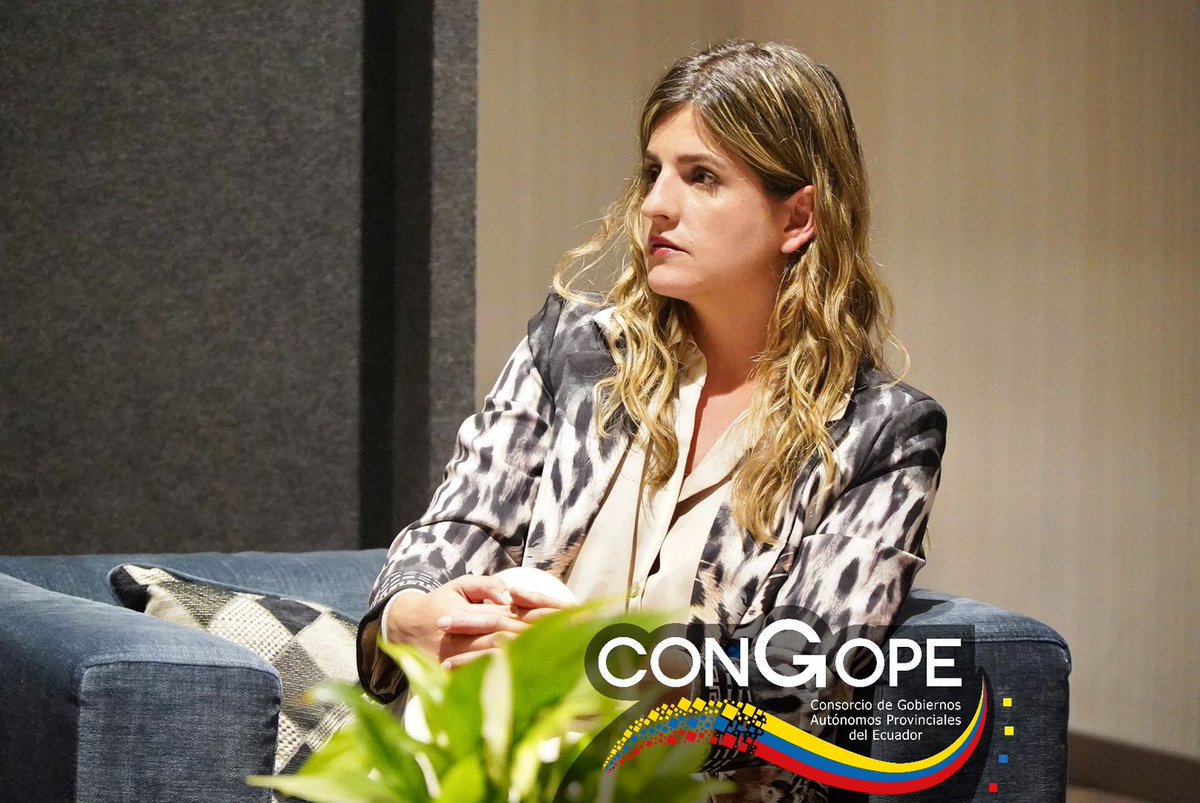 congope_ec's tweet photo. 🌟 Nuestra Presidenta @PaolaPabonC se reunió con @mauriciozuninoc de Uruguay 🇺🇾 para dialogar sobre la invitación a la Feria de Inversiones en Ecuador. Juntos construimos un camino hacia el progreso económico. #InversionesEcuador #CongopeTeImpulsa 
#UCGLMeets 🌎💼 https://t.co/iH1d7wDvdo