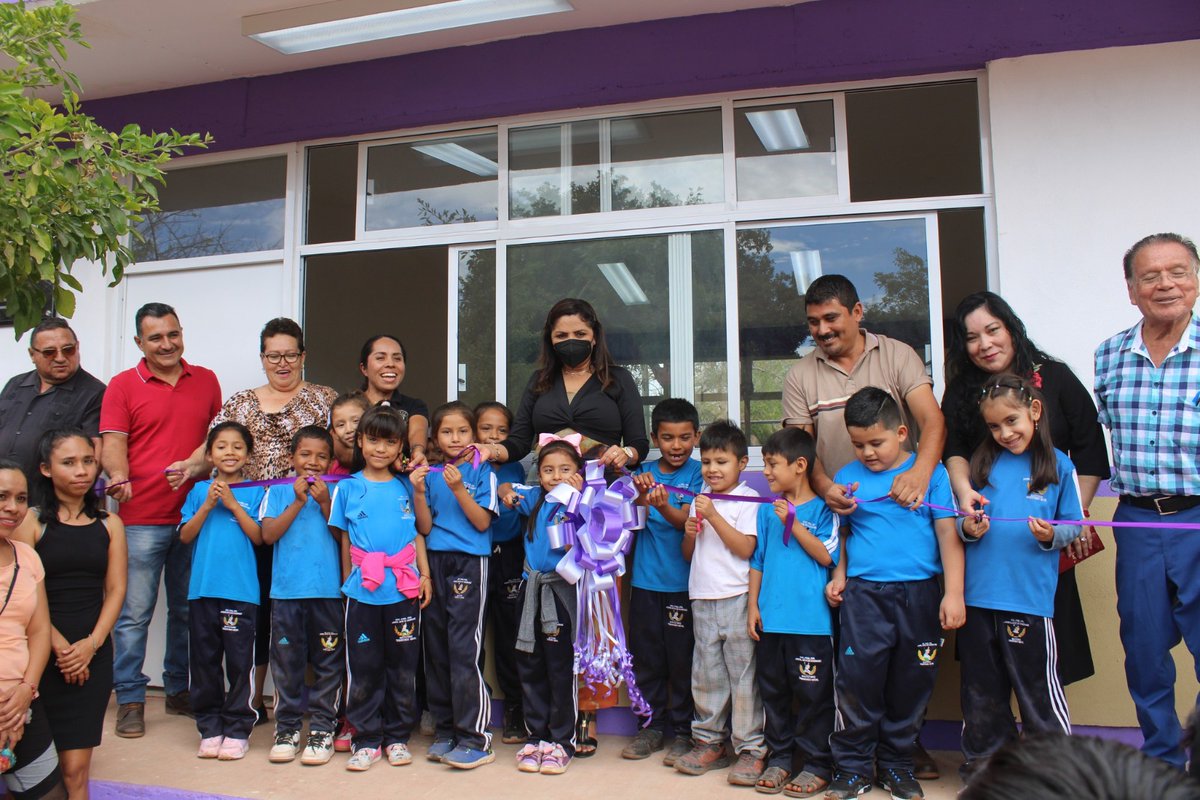 EnConcretoMich's tweet photo. 📷Cortan listón inaugural de aula en escuela primaria Josefa Ortiz de Domínguez de #Tiquicheo📷   https://t.co/YmOazQQ5iC https://t.co/pOPZ30yjfI