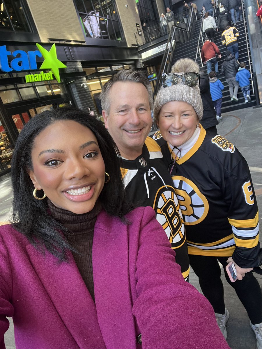 Ran into the KING of Boston sports coverage @BobWCVB and his beautiful wife today while covering a story at @tdgarden! Always fun getting to run into friends in the field 🐻💛Retirement looks good on you, Bob! #wcvb @WCVB