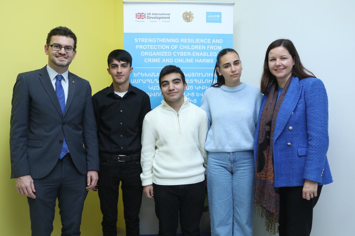 unicefarmenia's tweet image. Funded by UK Government (#UKCSSF), UNICEF launches a programme to build the capacity of adolescents, parents &amp;amp; teachers in #onlinesafety. 

UNICEF &amp;amp; partners to develop legal &amp;amp; policy framework to strengthen protection of children from cyber crimes.

uni.cf/42KH11q