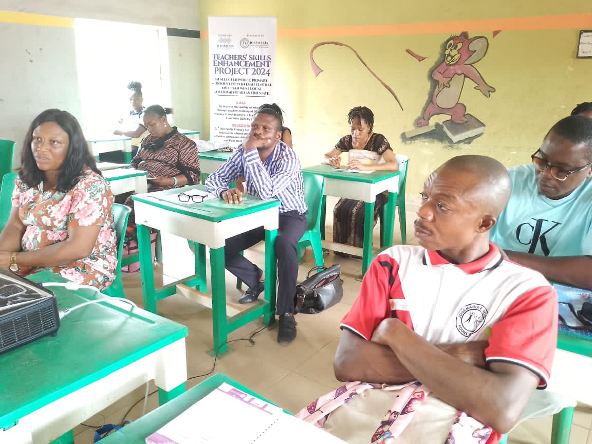 josefng2013's tweet photo. 2024 Teachers' Skills Enhancement Project (TSEP) training session for Esan West and Esan Central LGAs Learning and Development Officers (LDOs) at Akho primary school, Irrua, yesterday, 19th February, 2024, with the CRO, Dr. Jude Obasanmi facilitating. https://t.co/QRYS0ccjrV