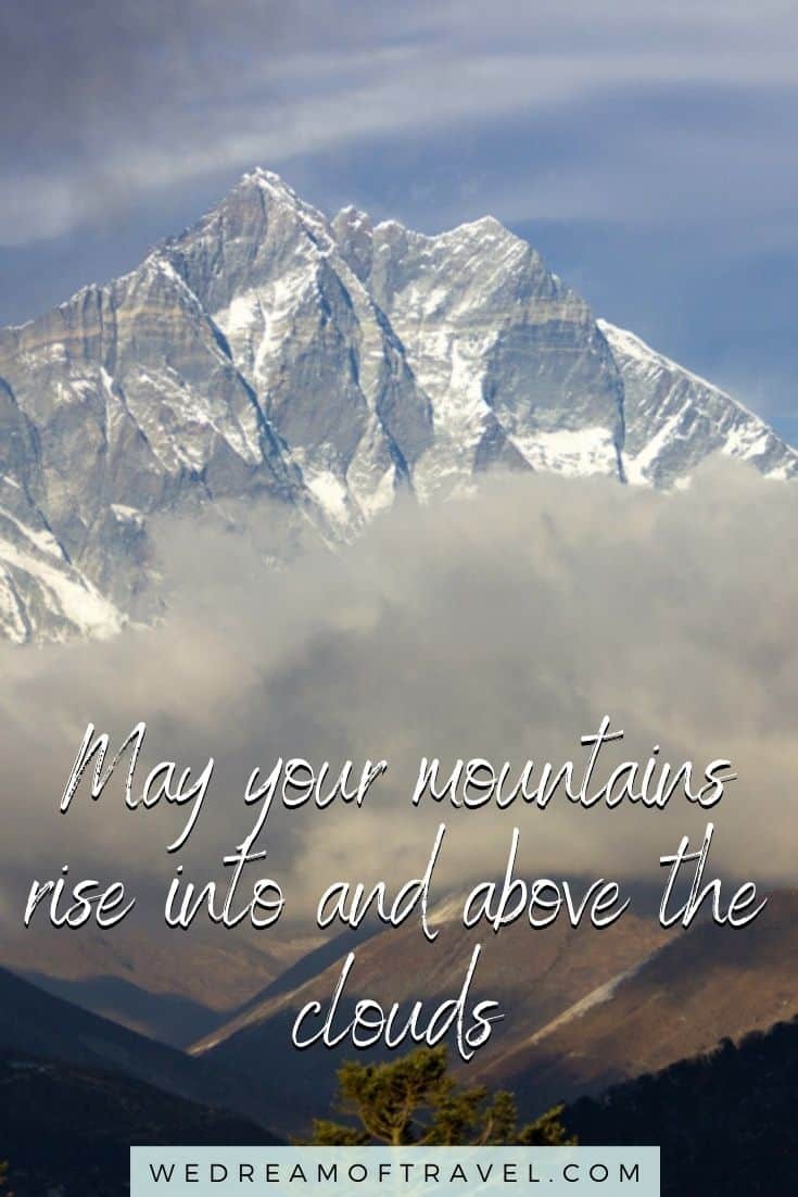 When we constantly seek the approval of others, it multiplies our worries and desires. We will find ourselves bending and conforming to the standards set by others in order to fit in, unable to stand tall. However, look at the majestic mountains that reach thousands of meters