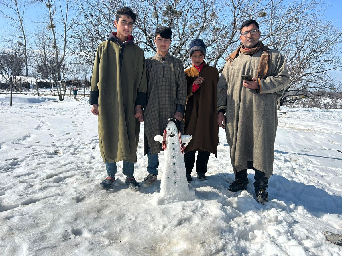 Baihk-Harvet Army Camp fosters winter spirit with a snowman-making contest in Baihk Village. Children showcase creativity, while winter games strengthen bonds and engage Kashmir's youth in constructive fun.❄️⛄ #Kashmir 
#WinterActivities
#WinterFun