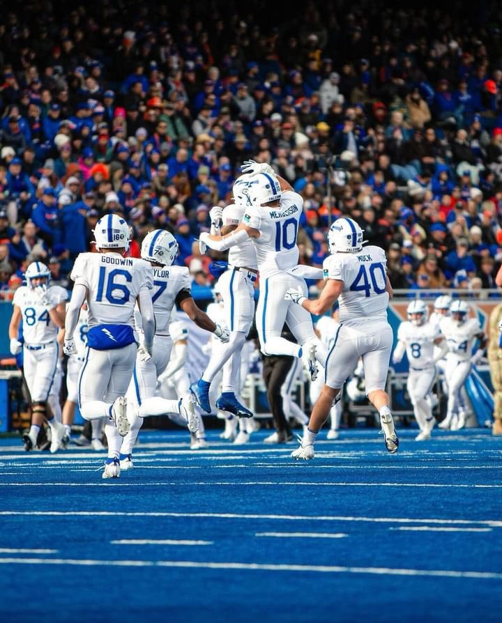 AidenKnapke's tweet photo. #AGTG After a great conversation with @Brian_Knorr, I am beyond blessed to say I have received an offer to play football at @AF_Football! 
@CoachNickToth @CoachLamAF @CoachTCalhoun @AF_FBRecruiting 

@CCNextLevelFB @CreekFB https://t.co/Ybu59e4KmN
