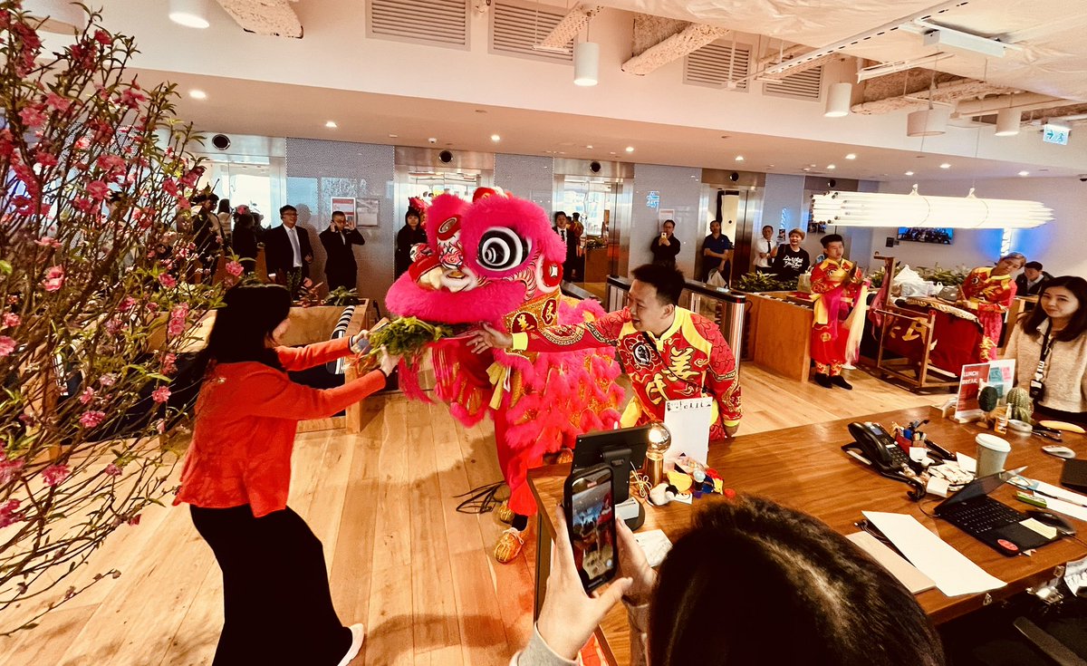 🐲年大吉! 斯元Z-ONE(香港)「中国网安加速空间 2024 新春酒會，科技·读书·十三邀威士忌之夜」,国内的20多家网络安全科技厂商与50多位HK当地生态合作伙伴碰面，一起畅饮欢谈，共同探讨网安出海的无限可能。给大家拜年开工，新年共同💰💰💰