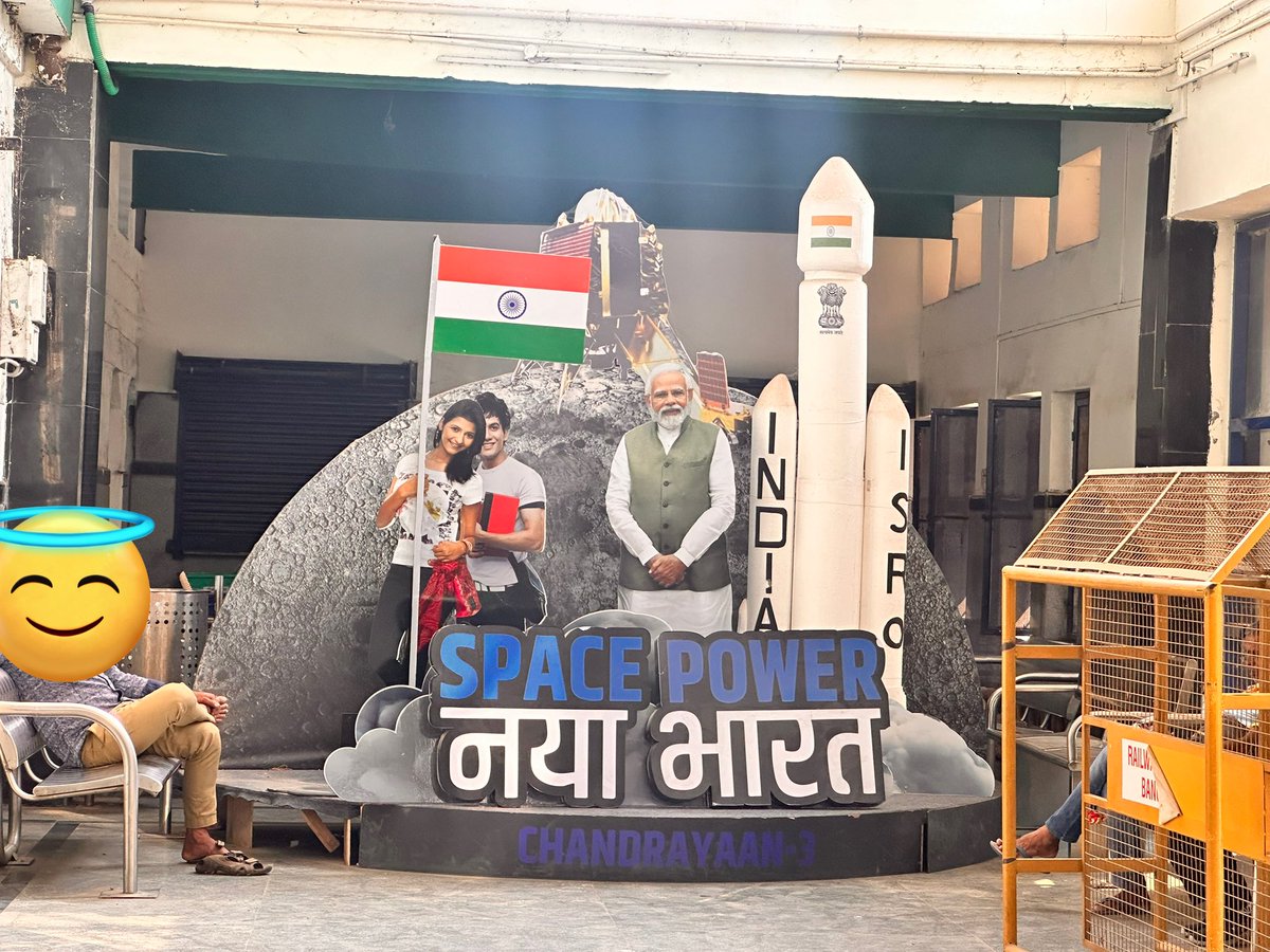 KariSubbayya's tweet image. ಕನ್ನಡ ನೆಲದ #ಮಂಡ್ಯ ರೈಲು ನಿಲ್ದಾಣದಲ್ಲಿ, 
ಯಾವ ಭಾಷೆ ಇದು? @SWRRLY 

ಕನ್ನಡ ಕರ್ನಾಟಕ ಕನ್ನಡಿಗರಿಗೆ ಬೇಕು ಸ್ವಾತಂತ್ರ್ಯ.

ನಿಲ್ಲಲಿ ಈ ಪರ ನುಡಿಯ ದಬ್ಬಾಳಿಕೆ 

Karnataka need independence❗️‼️
Stop #LanguageImposition 

#ಕನ್ನಡದಲ್ಲಿ_ಸೇವೆ_ನೀಡಿ 
#ServeInMyLanguage