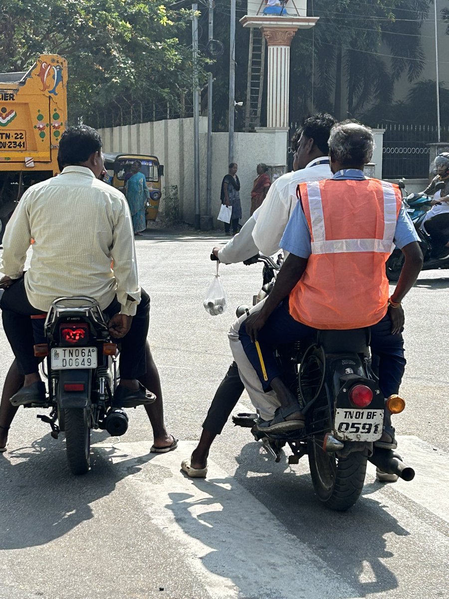 arunkesav1210's tweet photo. @ChennaiTraffic #roadraja https://t.co/cltYfP7zYX