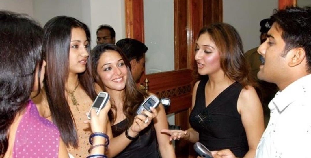 AVinthehousee's tweet image. Unseen Pic Of Actress Sridevi , @trishtrashers &amp;amp; Actor #Tharun During Enaku 20 Unaku 18 Movie time ♥️♥️💣