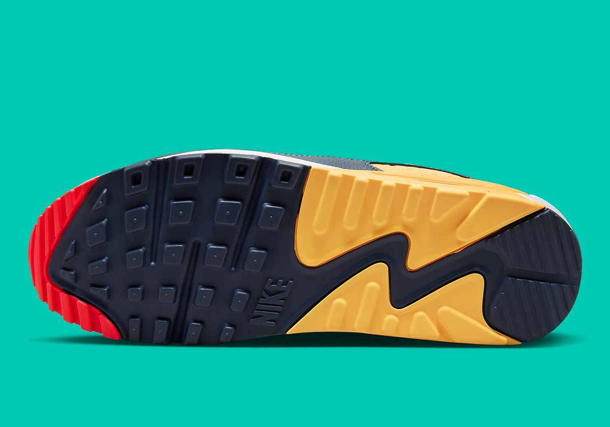 SneakerNews's tweet image. Give this Nike Air Max 90 a nickname 🌈