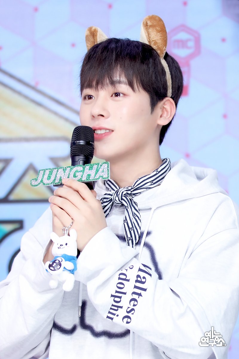 MBC_entertain's tweet photo. 100일을 맞이한 빵토리ྀི🎤 축하합니다!💐 
#쇼음악중심 내일 오후 3시 20분에 만나요~ (*Ü*)
240217 #쇼음악중심 #음중 #THEBOYZ #더보이즈 #영훈 #NMIXX #엔믹스 #설윤 #이정하 
@IST_THEBOYZ @NMIXX_official @NAMOOACTORS2004 https://t.co/THxrQDEjeK