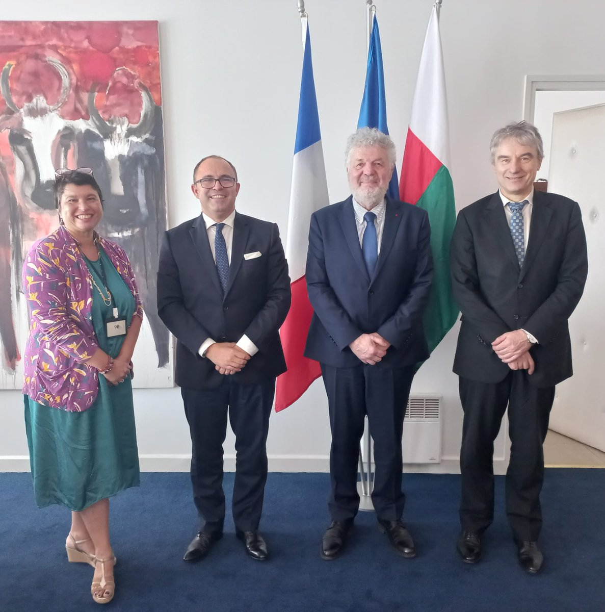ambafrmada's tweet image. Entretien chaleureux avec M. Cerquiglini, Vice-président du CA de la Fondation des #Alliances Françaises 🇫🇷. Madagascar occupe la 1ère place du réseau en nombre d’apprenants et les #AF y sont reconnues d'utilité publique. Notre ambition : harmoniser leur professionnalisation. 💪