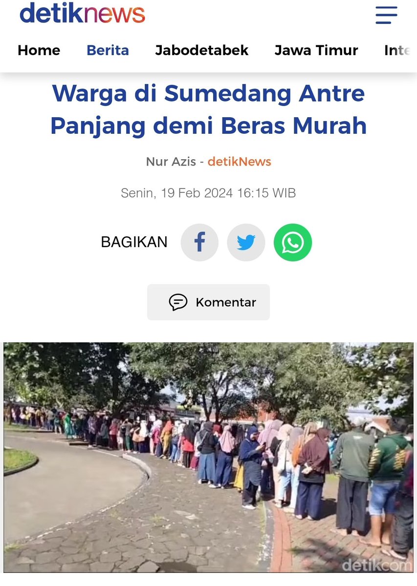 Warga Sumedang menyerbu Alun-alun Tegalkalong di Kecamatan Sumedang Utara, Kabupaten Sumedang. Warga berbondong-bondong memburu beras dengan harga murah.