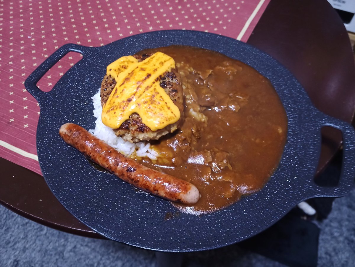 tomozoG3's tweet image. 今日の昼カレー
カロリーオフの恩恵を全力で台無しにするスタイル

#大塚食品 
#MYSIZE