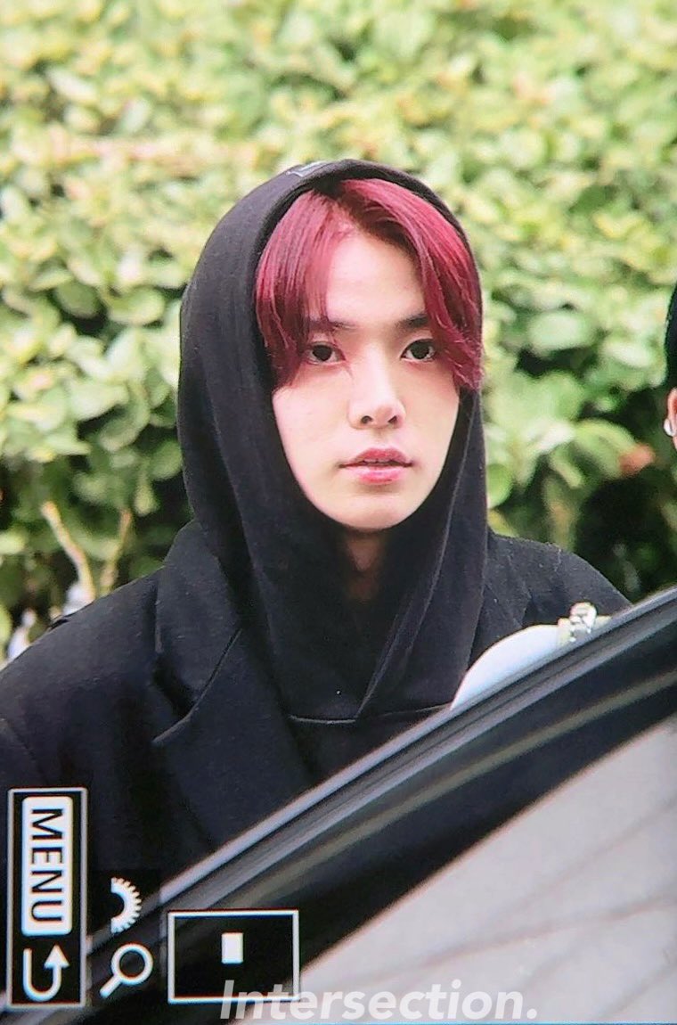 ihs_heeseung's tweet image. HEESEUNG RED HAIR??? WTF