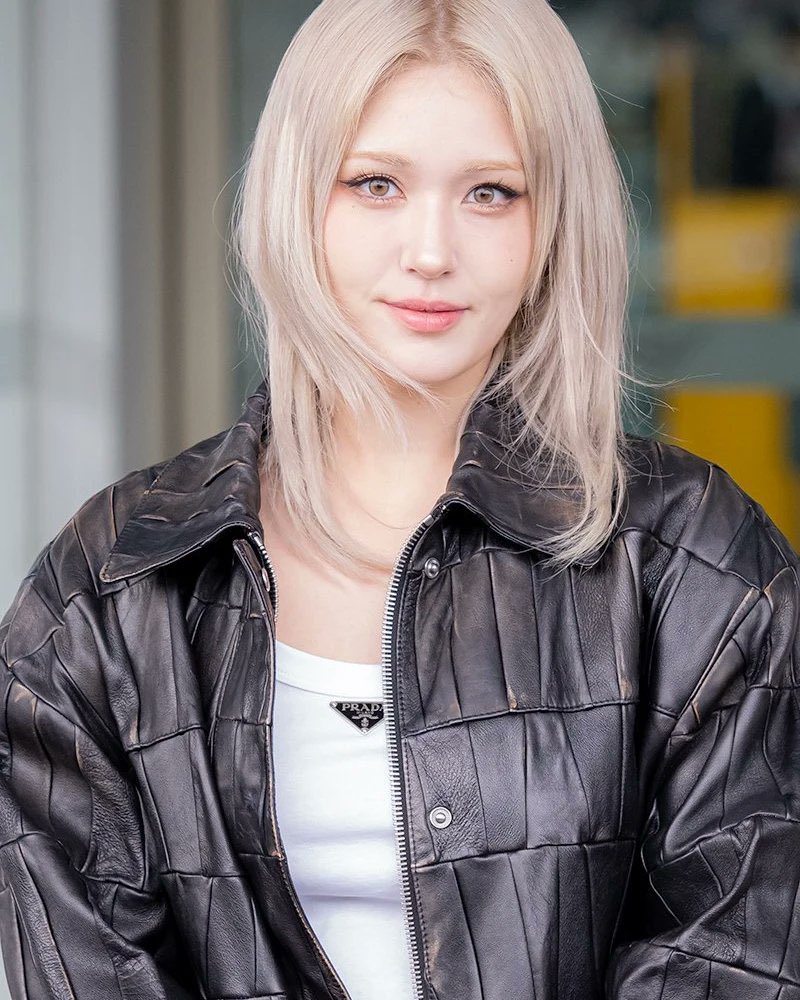 Somi_Italia_'s tweet photo. [✈️ || 24.02.20]

🇮🇹#SOMIi all'aeroporto di Incheon in partenza per Milano per la FW per #Prada 😍❤️🇮🇹

🇬🇧Somi at Incheon Airport going to Milan for the Fw for Prada😍❤️🇮🇹

SOMI PRADA AMBASSADOR IN MILAN
#SOMIxPRADA #SomiInMilan #SomiFastForwardToPRADA
#이탈리아는소미를사랑한다 https://t.co/sjXv21tjry