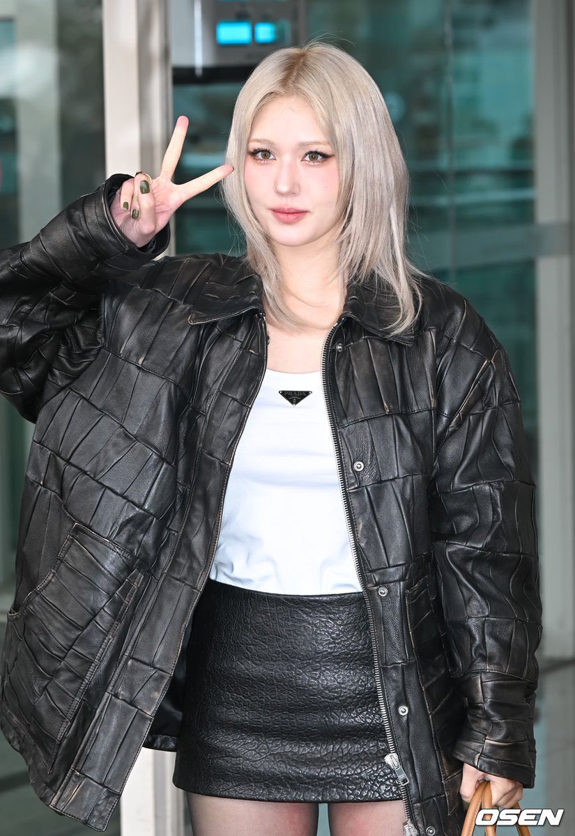 Somi_Italia_'s tweet photo. [✈️ || 24.02.20]

🇮🇹#SOMIi all'aeroporto di Incheon in partenza per Milano per la FW per #Prada 😍❤️🇮🇹

🇬🇧Somi at Incheon Airport going to Milan for the Fw for Prada😍❤️🇮🇹

SOMI PRADA AMBASSADOR IN MILAN
#SOMIxPRADA #SomiInMilan #SomiFastForwardToPRADA
#이탈리아는소미를사랑한다 https://t.co/6UeH0SONRA