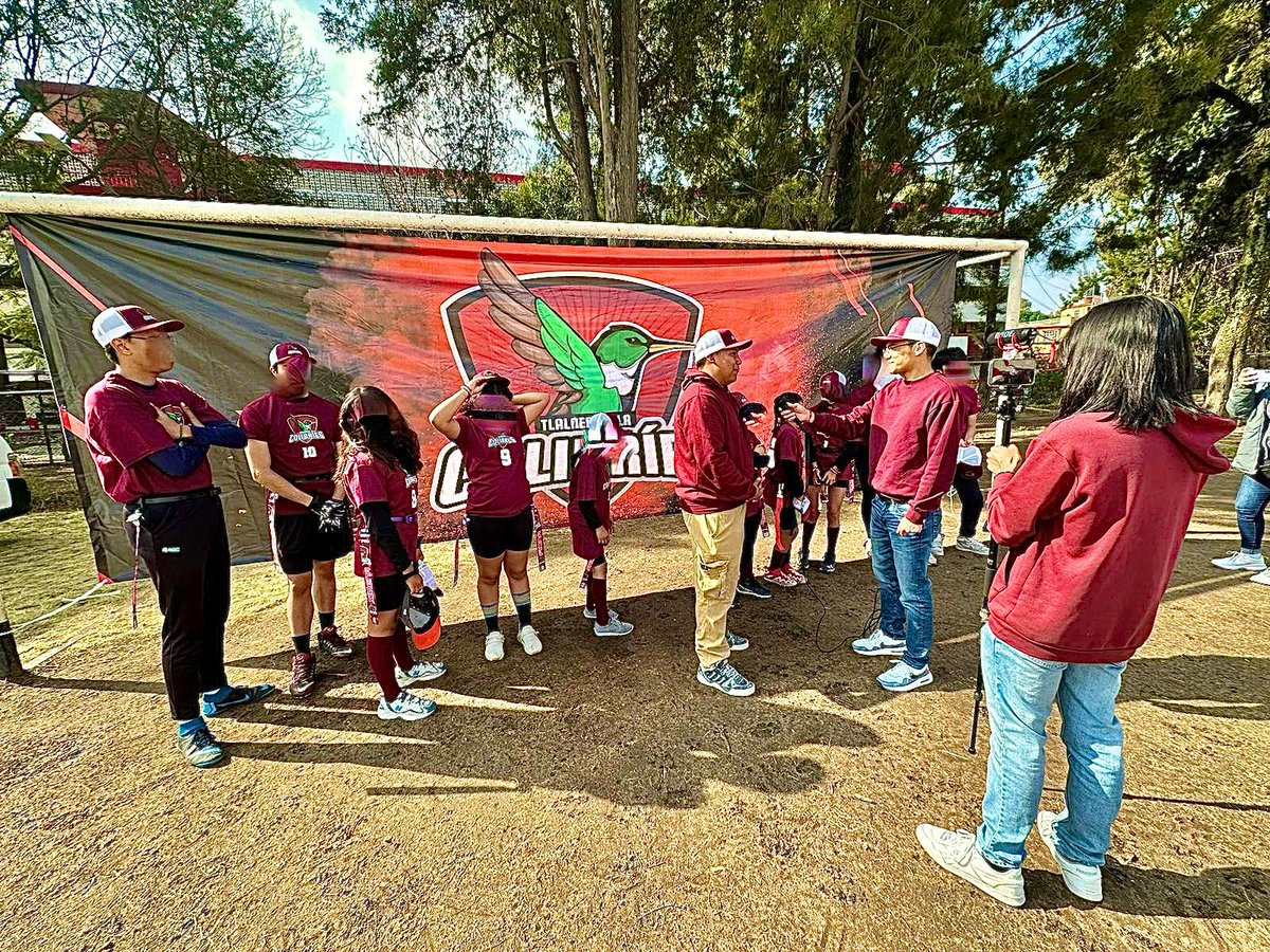 maxcorreah's tweet photo. El día de ayer en el torneo de la amistad 🤝🏾🫂🤾 como parte del acceso a la cultura del deporte, la recreación y la salud física y mental, los equipos #colibríes, #hunters de #ZonaOriente y #Comanches, nos mostraron en el campo, lo sano que es hacer equipo, para divertirse y disfrutar sanamente en familia.

Restaurar el deporte en comunidad nos alienta a fortalecer los lazos de la comunidad de nuestro #Tlalnepantla, por ello es importante fortalecer la #saludmentalyemocional, con la charla sobre bullying y #cyberbullying, para prevenir y actuar ante el acoso.

#DiputadoLocal
#Tlalnepantla

Abro hilo 🧵