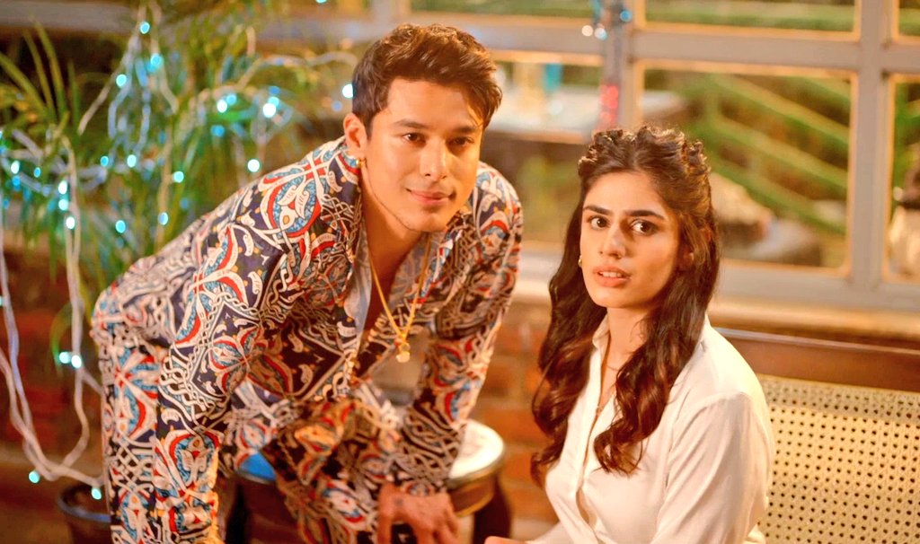 PratsAThread's tweet photo. Ye kya ho reha si 😭
Jigar fida hogya Aneri pe aur meri mintu 😭
But the way he is looking at aneru >>>> 😩✋
#praticksejpal #pratickasjigar #jabmilatu #jineri #jint @praticksejpal https://t.co/0JpvpiAd5M