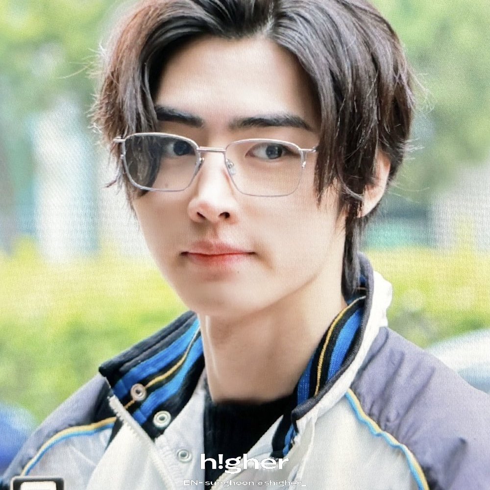 still the same boba specs sunghoon 🤓