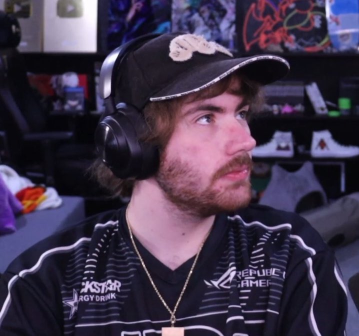 || i kinda want to make a new layout. do i do the layout from this video or the one where he’s wearing the nrg jersey?