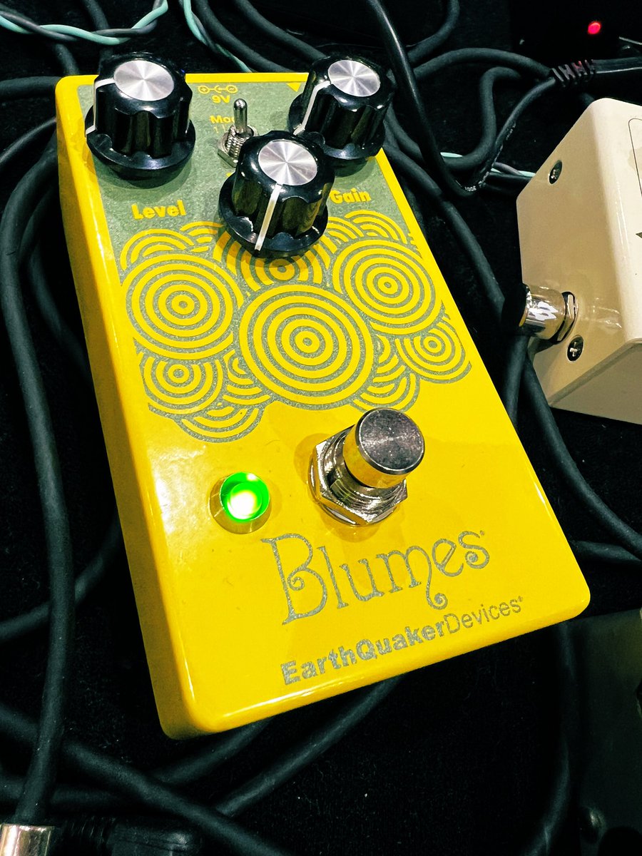 kei4361's tweet image. 今日もリハです。
ここのところずっとリハかライブをしています。
今日はお借りしたこちらを試しています
ブインブイン〜⚡️
#EarthQuakerDevices