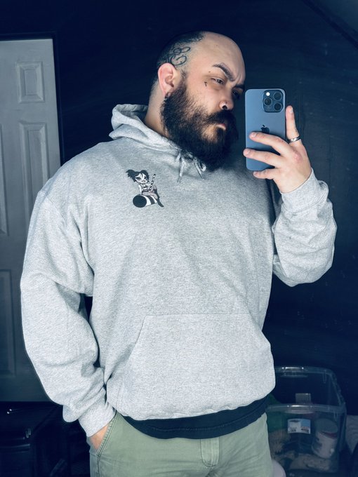 Is it my turn to make a @tronisbad post???  As his girlfriend, I can honestly say I&rsquo;ve never met a kinder<a class="tags" target="_blank" title="On Twitter" href="/?out=eyJ0eXAiOiJKV1QiLCJhbGciOiJIUzUxMiJ9.eyJpYXQiOjE3MjMwODI1NDAsImlzcyI6InR3cG9ybnN0YXJzLmNvbSIsIm5iZiI6MTcyMzA4MjU0MCwiZXhwIjoxNzU0NjE4NTQwLCJyZWRpcmVjdF91cmwiOiJodHRwczovL3R3aXR0ZXIuY29tL3Ryb25pc2JhZCJ9.bkxoQw0DFTeWmxWQ8jCSiEz2ZVLZzjl30luEC7-udR27tKdpyWjpWBb08L8l6fuwQM7zXXog_YNdUQGJ1IBJKg">@tronisbad</a>